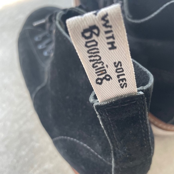 Dr Martens Lesley size 10 womens Black Suede Ankle Boots Lace Up Doc EUC Shoes - Picture 6 of 16